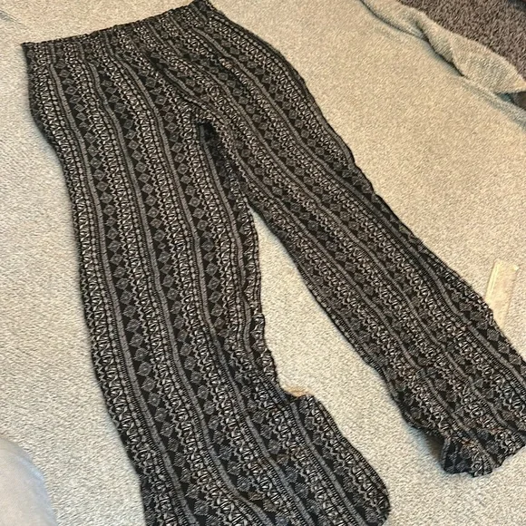 Shop Talulah Nevada Wide Leg Pants - Picture 3 of 7